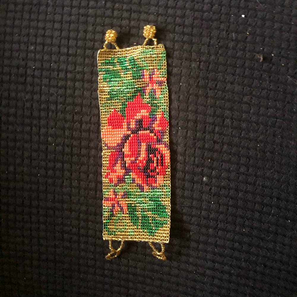 ❤️Beaded Rose Handmade Bracelet- 664 $40 or $35 w/offer